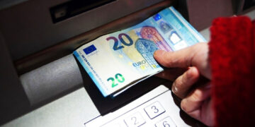 Επίδομα 400 ευρώ: Ποιοι συνταξιούχοι θα το λάβουν – Πότε θα γίνει η πληρωμή
