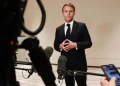 Ο Μακρόν επικρίνει “ηγέτες που κάνουν προεκλογική εκστρατεία στην πλάτη της Γαλλίας”