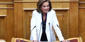 Μπακογιάννη: “Όταν το κρίνει η Ελλάδα και όχι σπασμωδικά θα γίνει η επέκταση στα 12 ναυτικά μίλια”