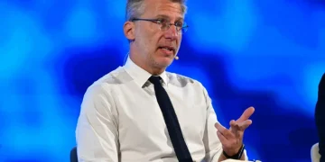 Σκέρτσος: Να στηρίζουμε τα εισοδήματα διατηρώντας την αντοχή της οικονομίας στον χρόνο
