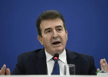 Χρυσοχοΐδης: Θα απαγορευθεί η ενοικίαση σπιτιών για να φιλοξενούν δεκάδες μετανάστες